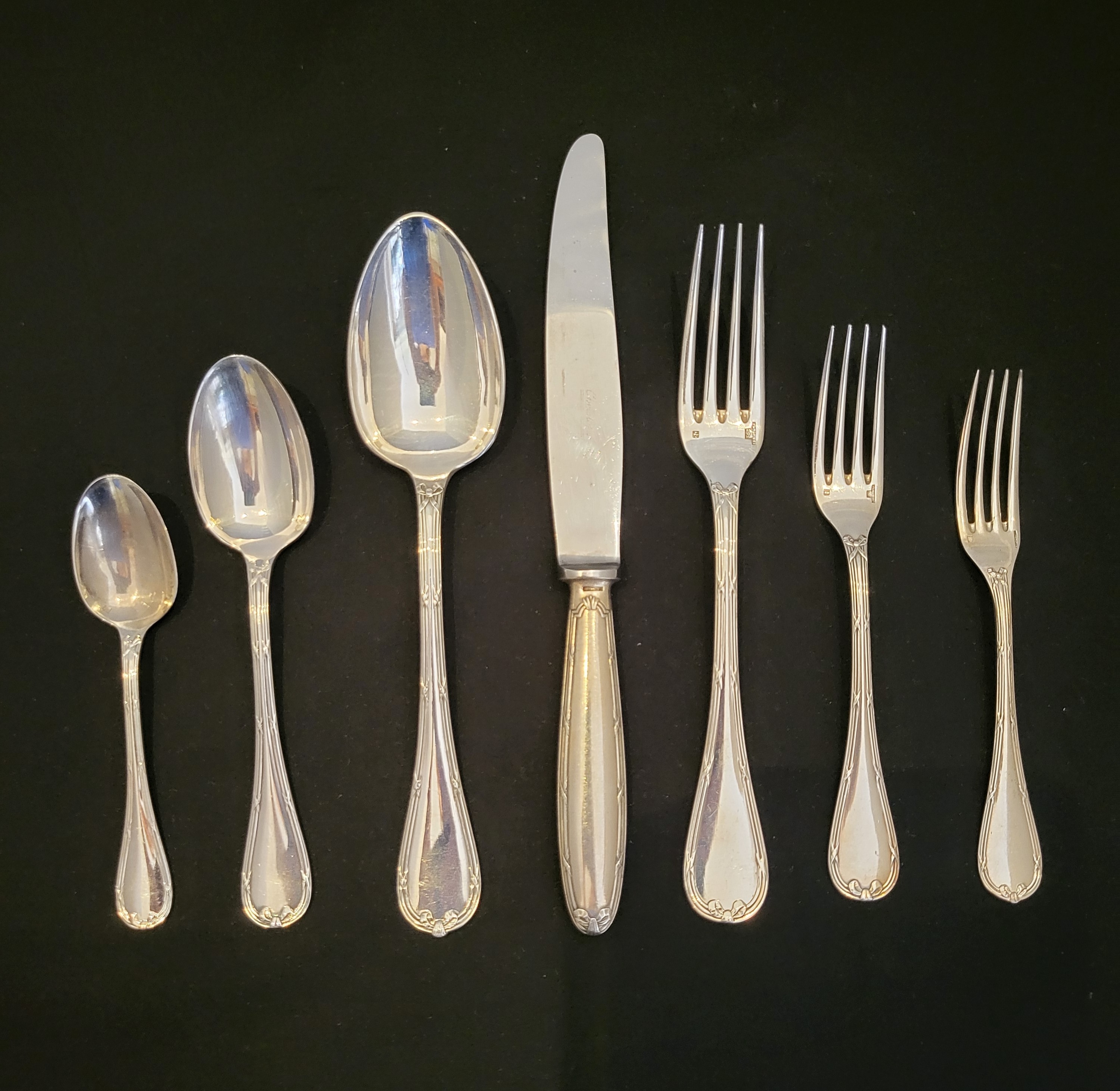 12 FOURCHETTES DE Table En Metal Argente Christofle Rubans 20,5 Cm EUR 12 FOURCHETTES DE Table En Metal Argente Christofle Rubans 20,5 Cm EUR